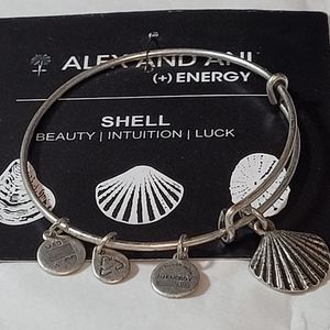 Alex and Arni Shell Bracelet